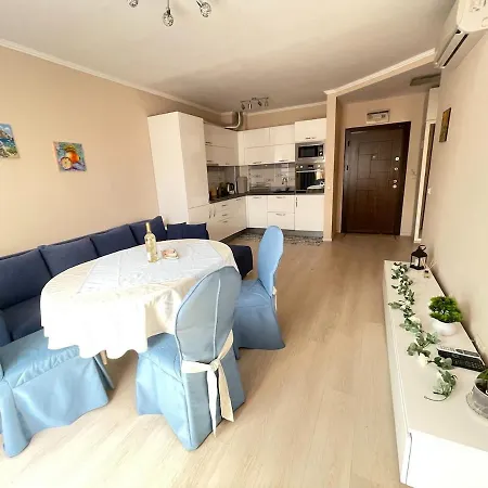 Sunny Varvara Apartment *
