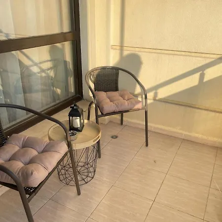 Sunny Varvara فارنا